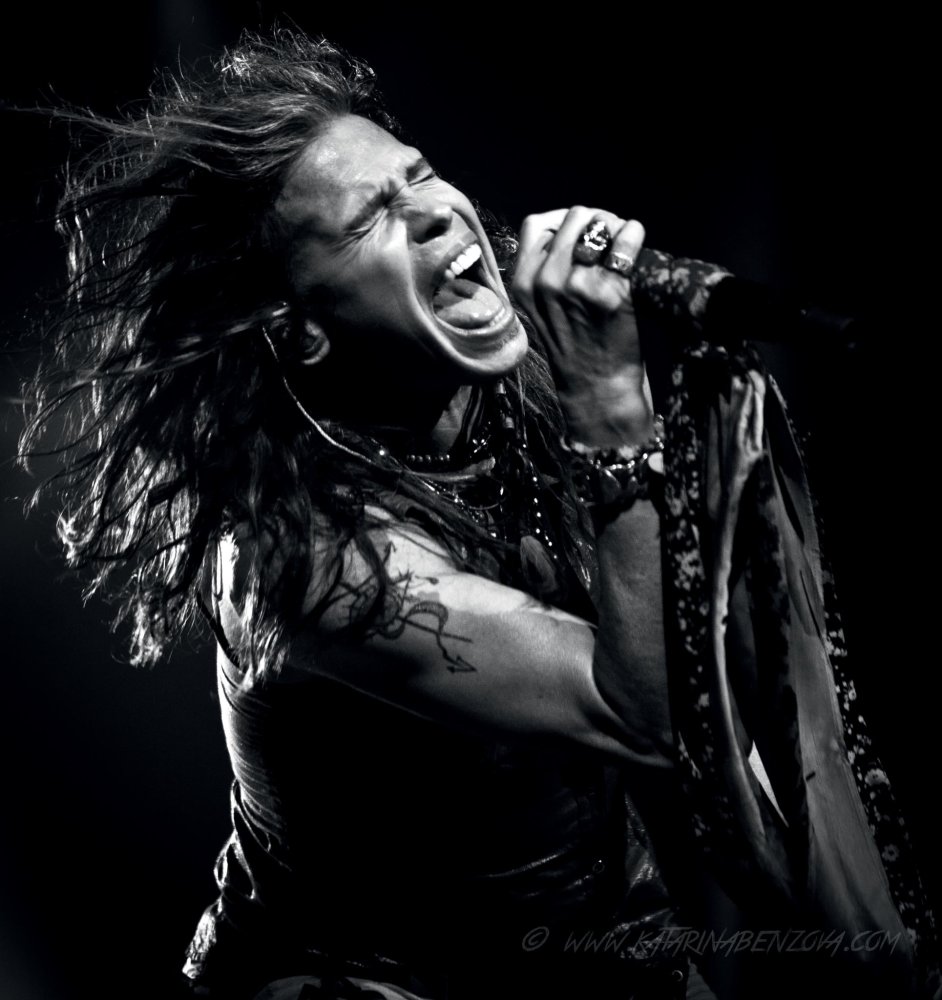 Slovenka Katarina Benzová se těší uznání od rockových legend jako Aerosmith, KISS nebo AC/DC. A také od Guns N’ Roses, jejichž je dvorní fotografkou.