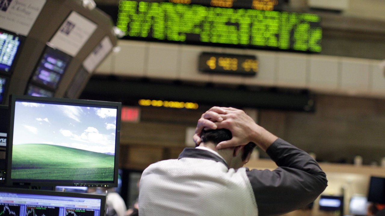 New York - Makl na parketu na americk Wall Street sleduje propad cen akci.