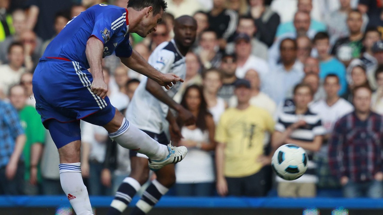 Frank Lampard z Chelsea v zpase proti Tottenhamu