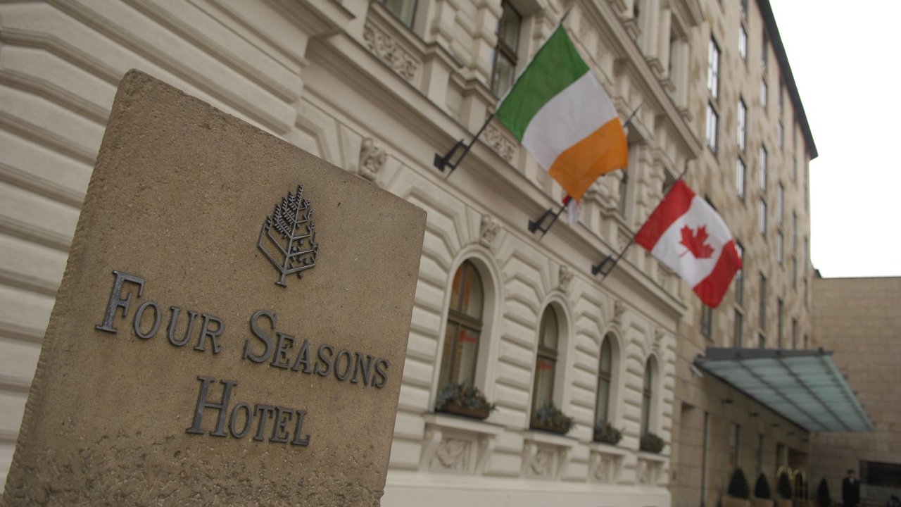 Prask hotel Four Seasons je na prodej