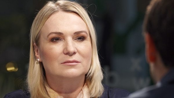 Ideální výchovný trest pro Janu Černochovou: Tři týdny bez twitteru a už nikdy v sobotu večer