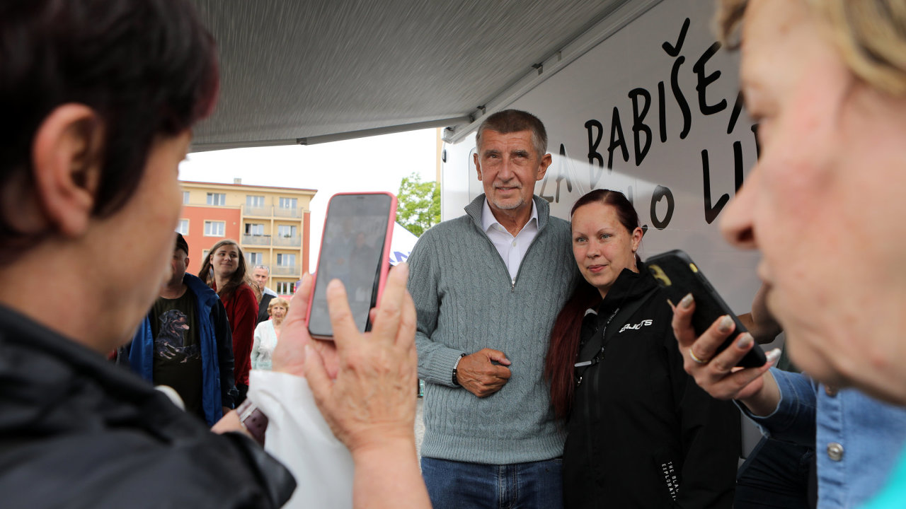 Andrej Babiš na mítinku s volièi v Pøíbrami.