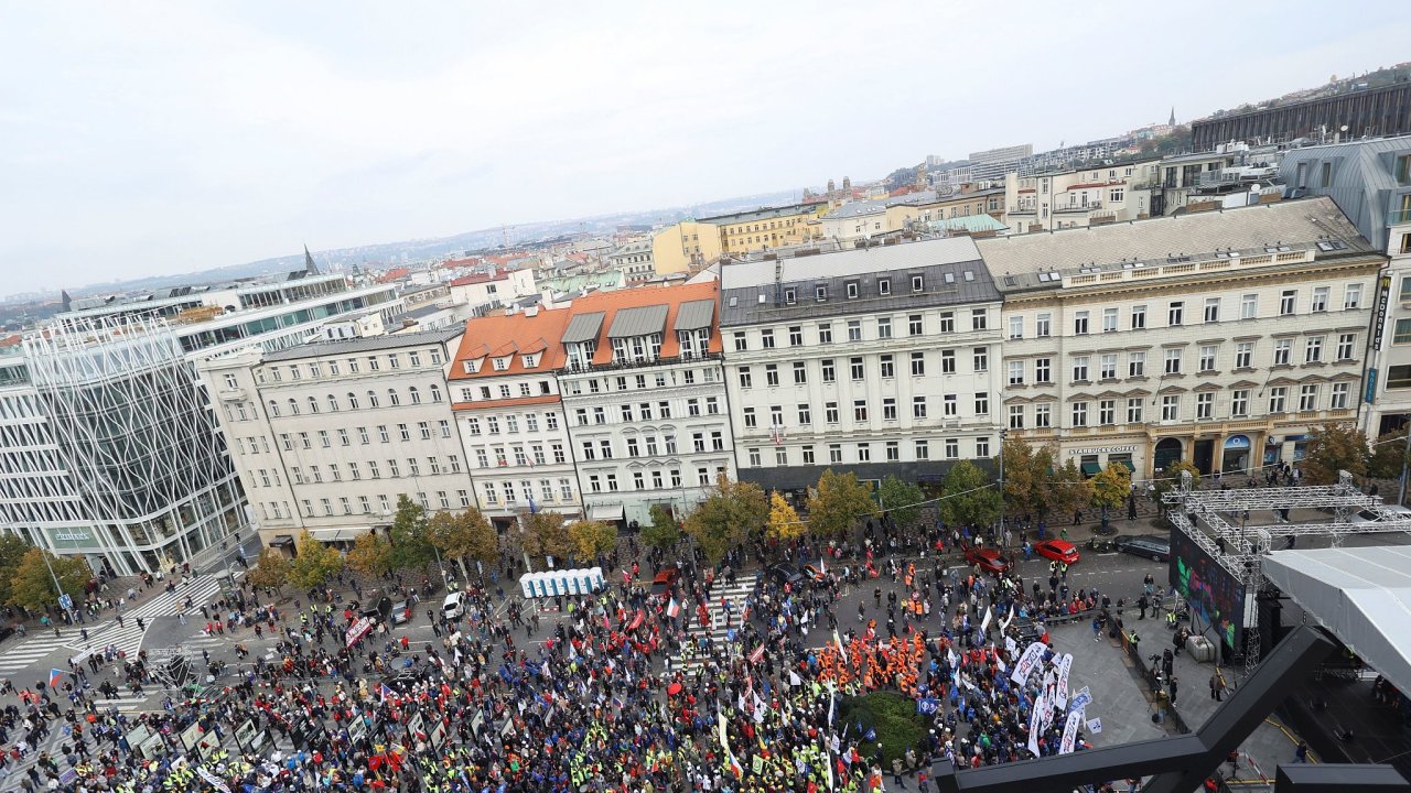 Demonstrace odbor na Vclavskm nmst v Praze.
