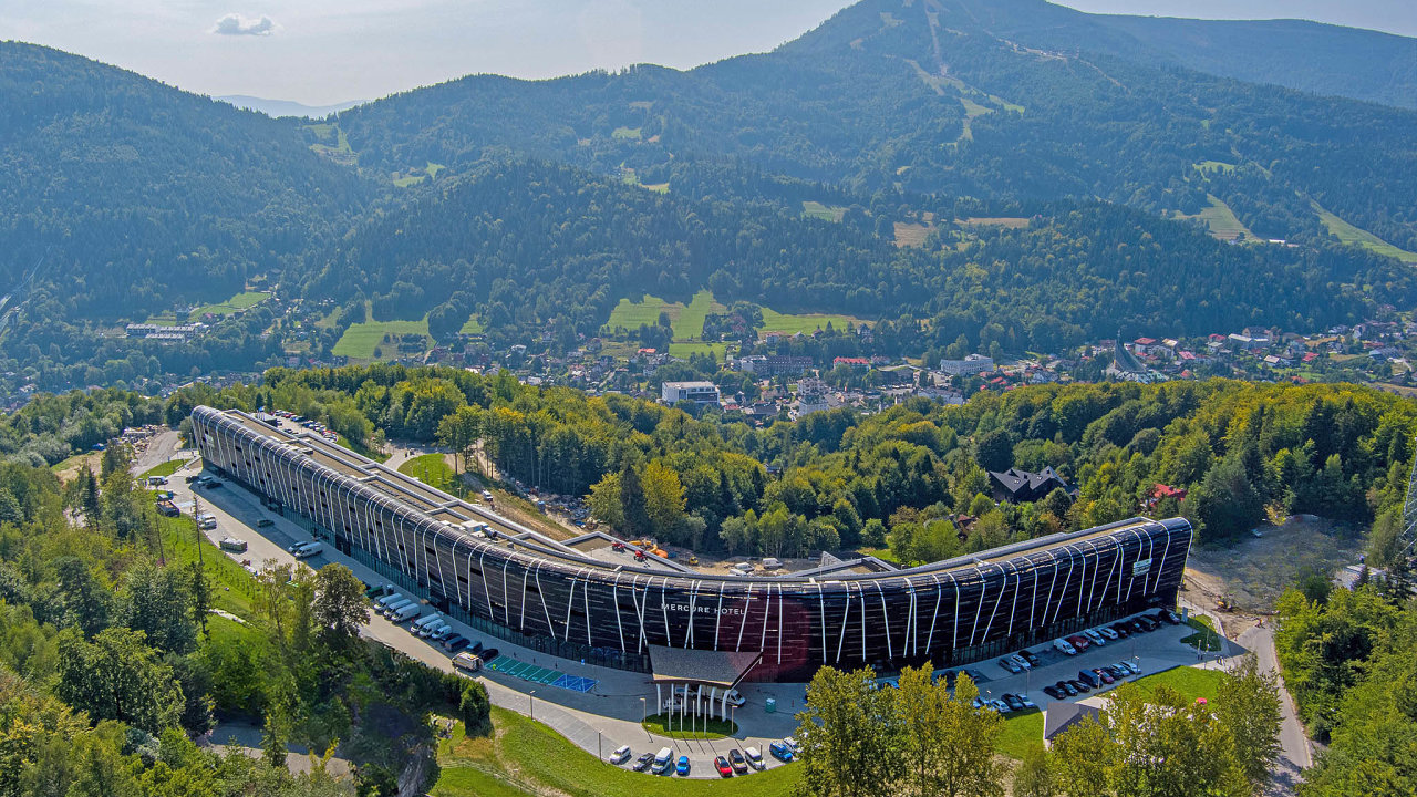 Mercure Szczyrk Resort m nadlku 330 metr. Dovede vytvoit pohodl a pro tisc host.