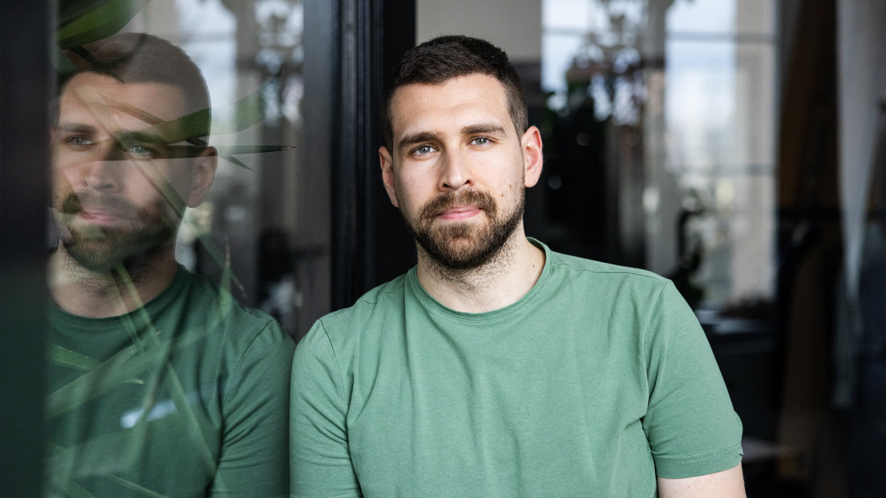 Bylo to jako mluvit s učitelem, který mě zná už roky. První demo chceme představit ještě letos.