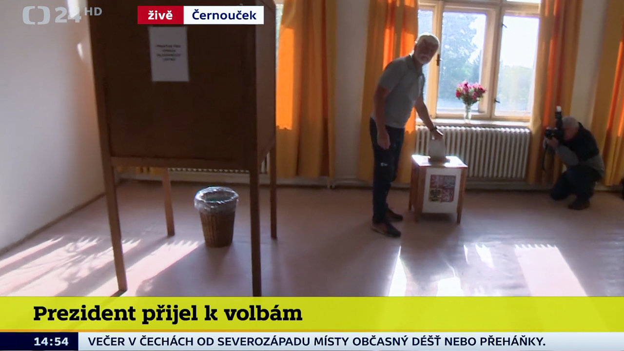 Prezident nakonec odvolil v �ernou�ku.