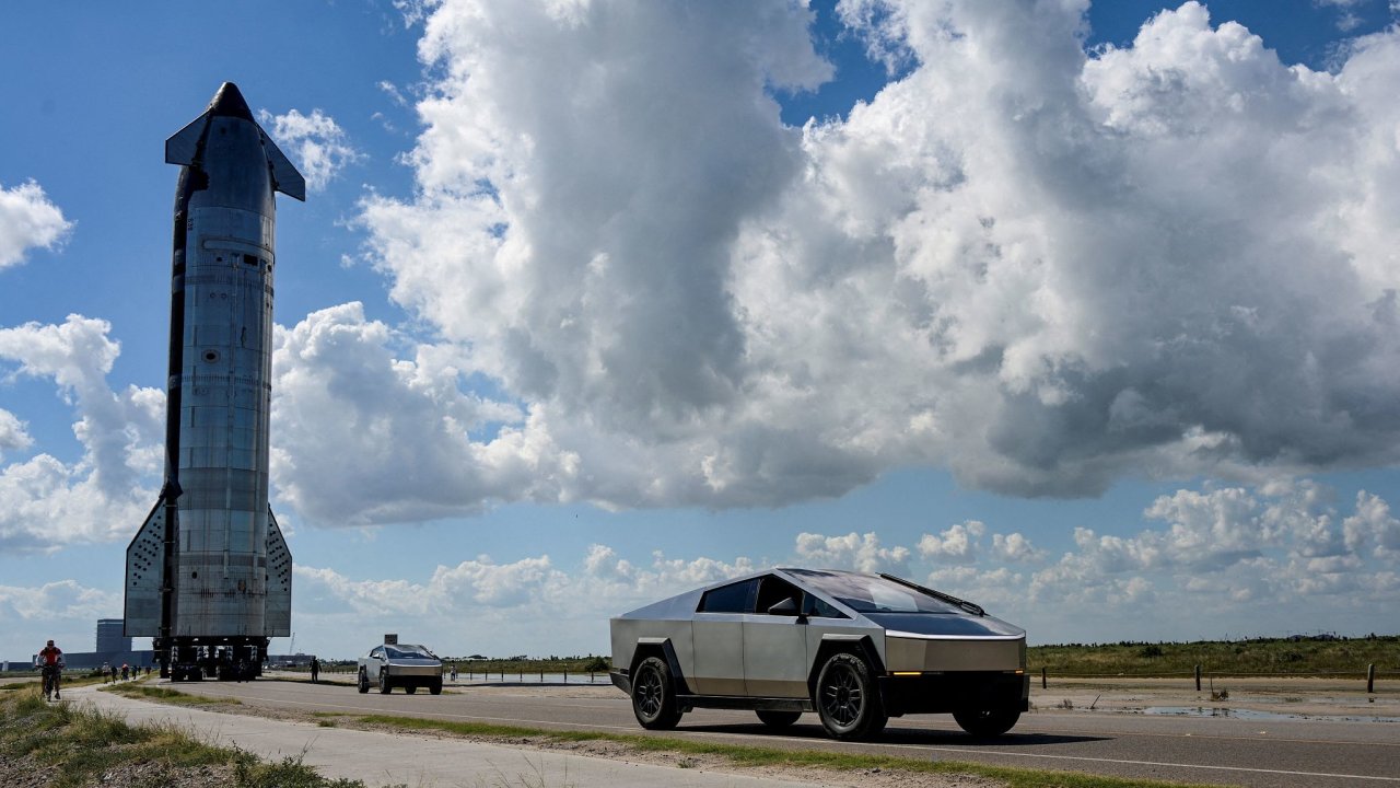 SpaceX, Tesla