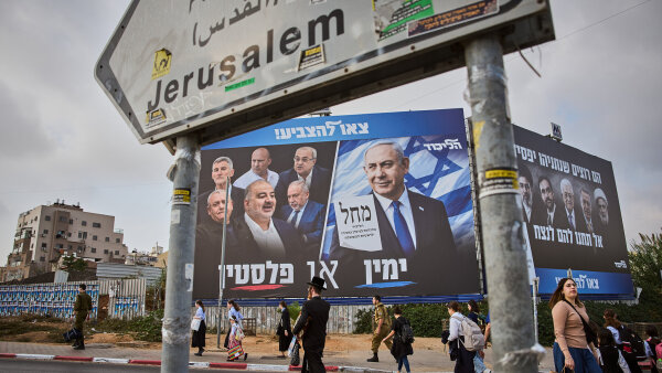 Billboard strany Likud, na n�m� je vyobrazen izraelsk� premi�r Benjamin...