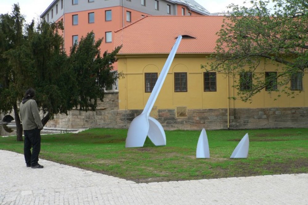 Kromě studentů umění se do akce zapojí tento víkend asi dvacítka sprejerů z celé republiky, kteří vytvoří graffiti inspirované pivem na velkoplošné panely a na jednu ze stěn obchodního centra.