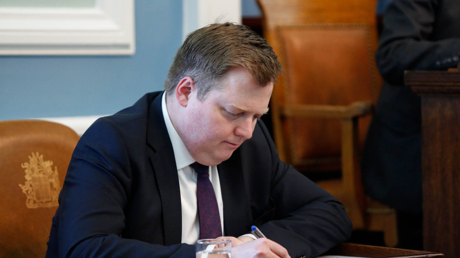 Islandsk premir DavidGunnlaugsson podal demisi v souvislosti s kauzou takzvanch Panamskch dokument.