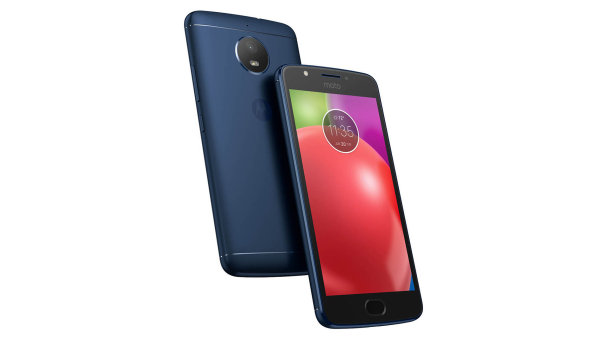 Moto E4 zaujme už na první pohled.