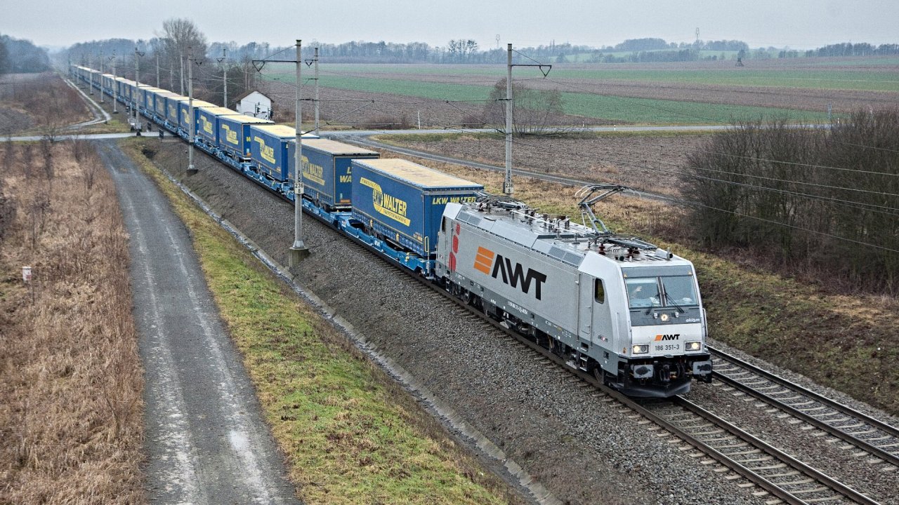 Na pravidelné lince Paskov – Herne bude AWT využívat nové multisystémové lokomotivy Bombardier Traxx.