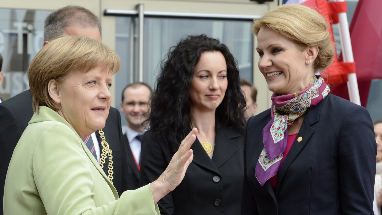 Angela Merkelov a Helle Thorning-Schmidtov (vpravo)