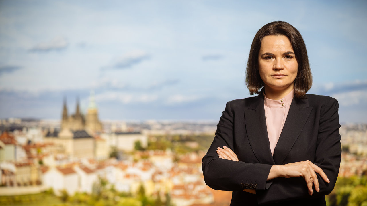 Svjatlana Cichanouská (Svìtlana Tichanovská), bìloruská politièka a aktivistka, hlavní opozièní kandidátka na prezidentku Bìloruska ve volbách roku 2020.