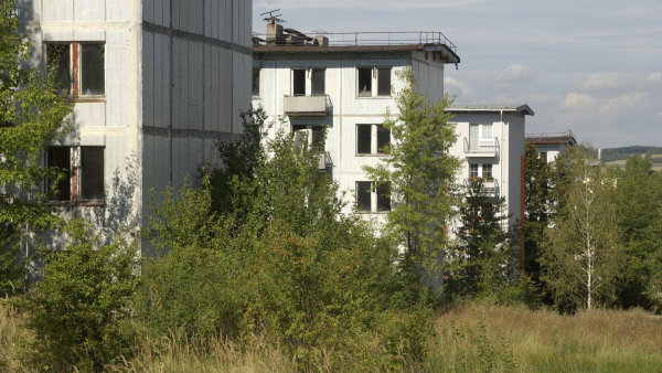Policie vyšetřuje likvidaci ekologických škod v Milovicích. Území bylo kontaminováno při demolici budov