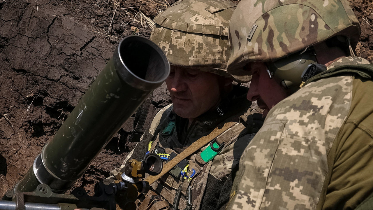 Ukrajint vojci na front u Bachmutu.