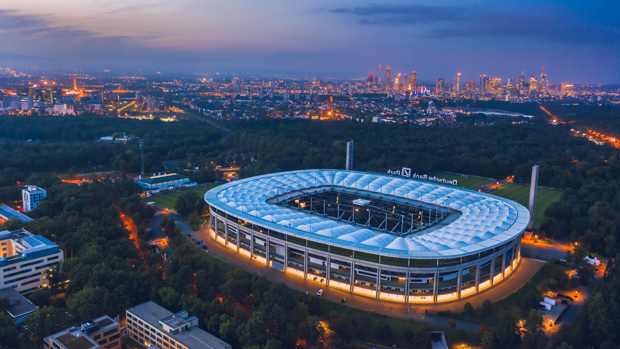 Stadion ve Frankfurtu, Eintracht Frankfurt