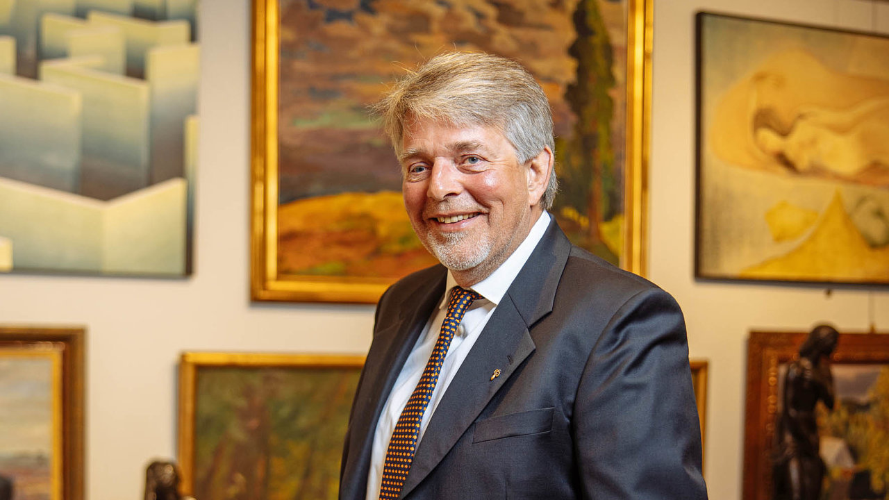 Martin Kodl Je nejen znalec umn amajitel galerie, ale tak vznamn esk filantrop. Pomhat druhm je pro nj hodnota, kterou mu vtpovala u rodina.