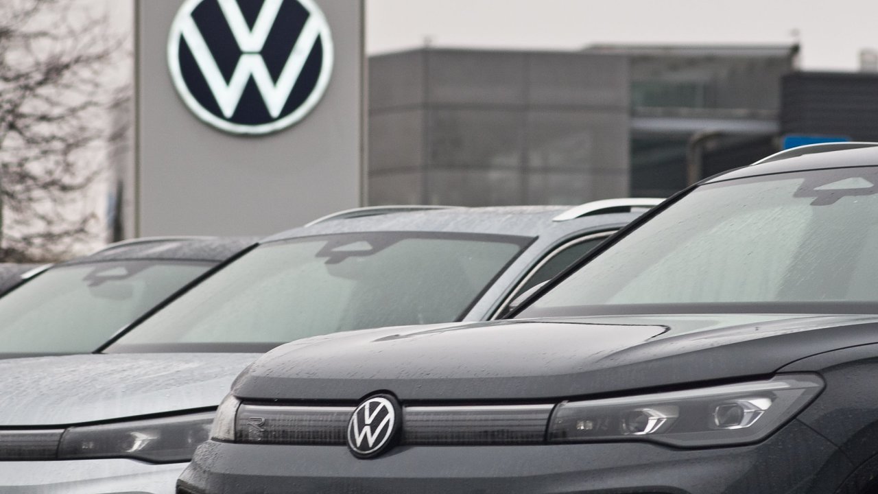 V posledn� dob� se v souvislosti se skupinou VW mluv� o zav�r�n� z�vod�,...