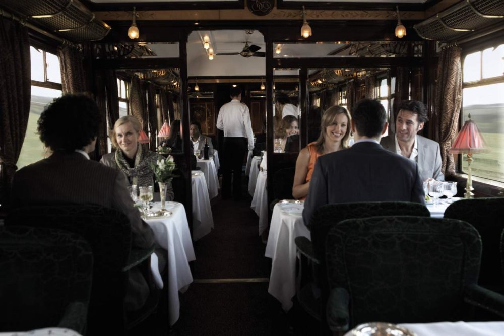 Orient expres Venice-Simplon Restaurační vagón přes den.