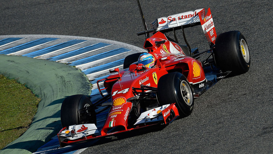 Fernando Alonso na novm Ferrari F14 T pi testech v Jerezu
