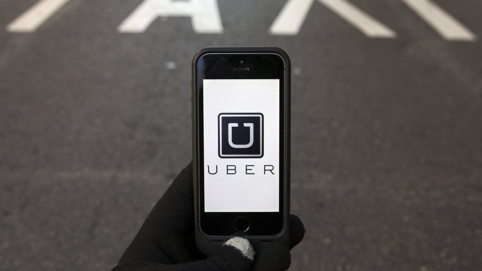 Logo alternativn taxisluby Uber.