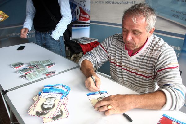 Ladislav V&iacute;zek