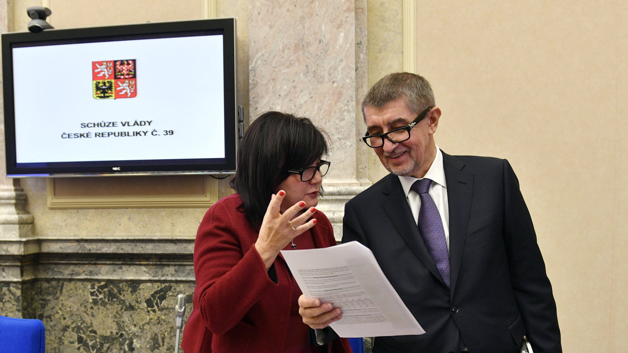Premiér Andrej Babiš s ministryní financí Schillerovou.