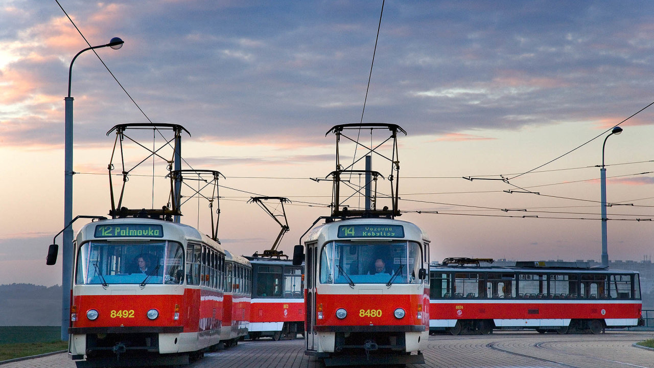 Dopravnmu podniku hlavnho msta Prahy chyb idii tramvaj i autobus.