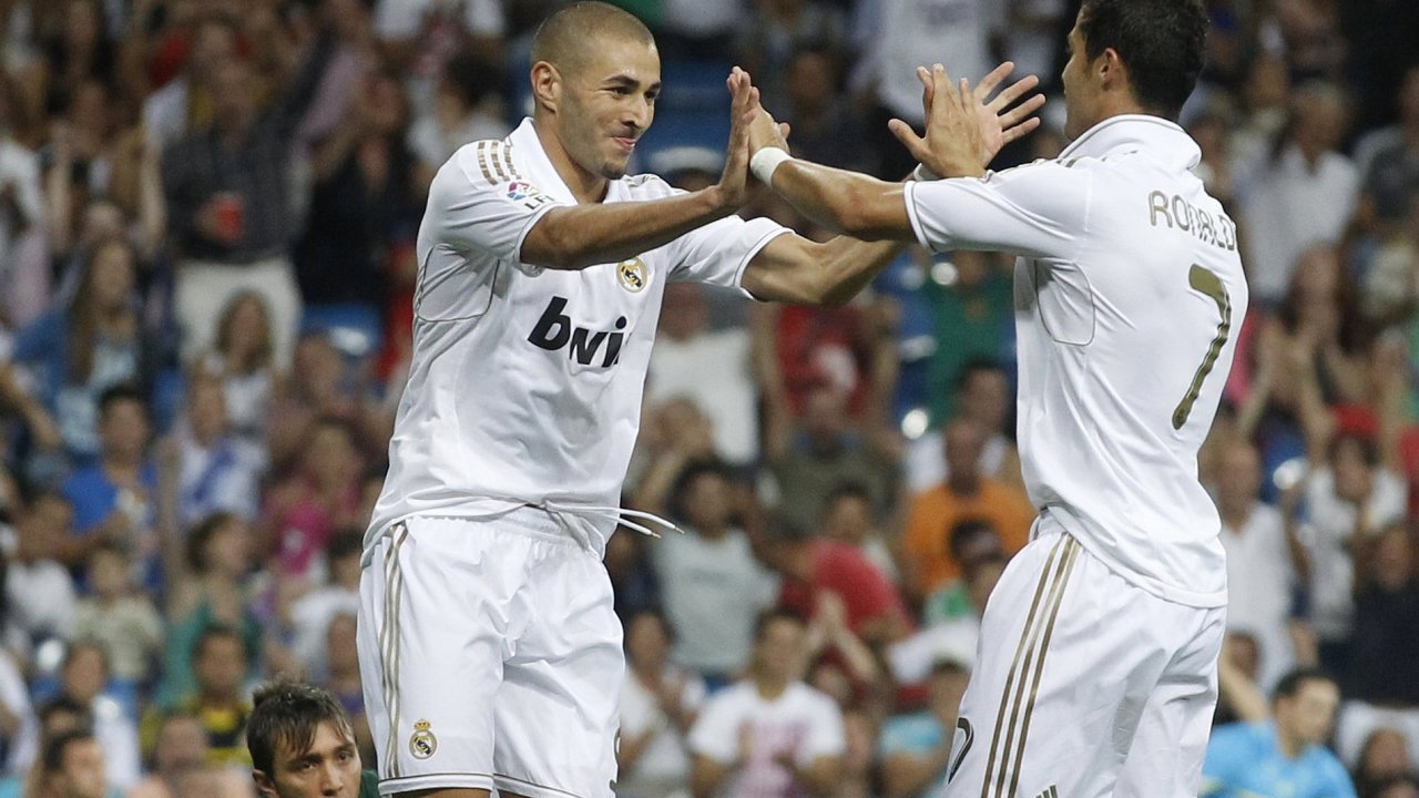 Karim Benzema se raduje s Cristianem Ronaldem.