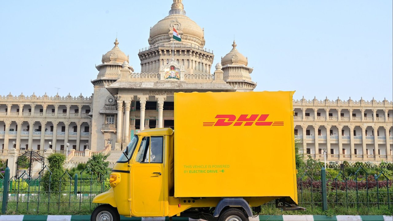 DHL Supply Chain India pøejde do roku 2025 ve svém vozovém parku pro mìstskou pøepravu kompletnì na vozidla pohánìná ekologickými palivy, respektive elektøinou (ilustraèní snímek).