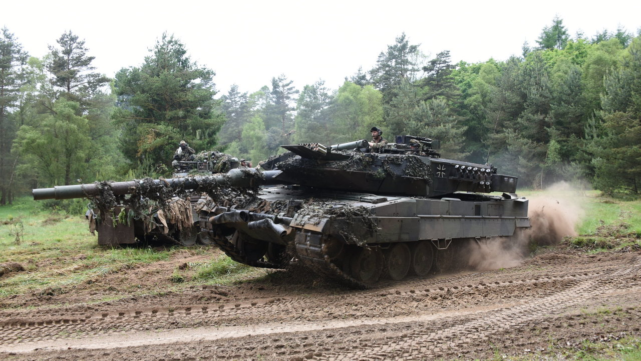 Nmeck tank Leopard 2 bhem cvien.
