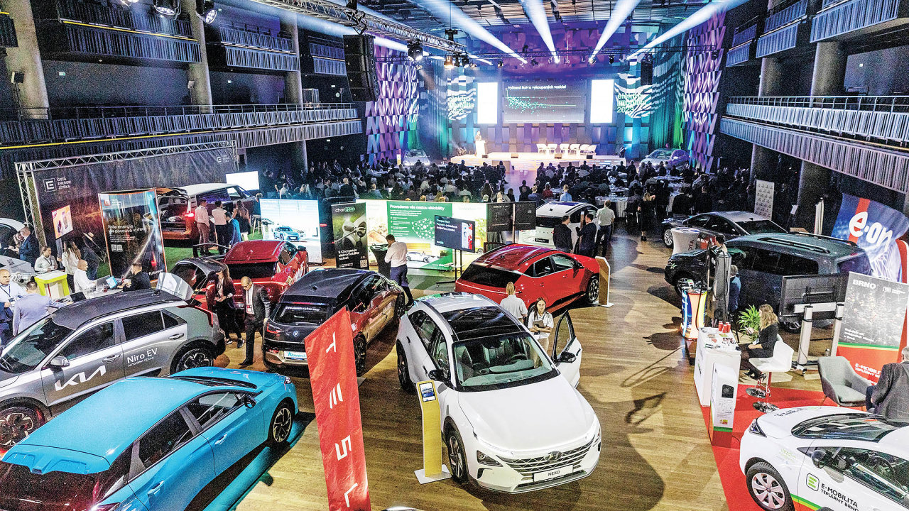 Na konferenci Forum elektromobilita se probraly hlavn trendy, kter uruj smr elektrifikace osobn, nkladn iautobusov dopravy.