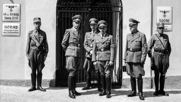 Otev�en� budovy NSDAP v Lounech dne 16. 5. 1943