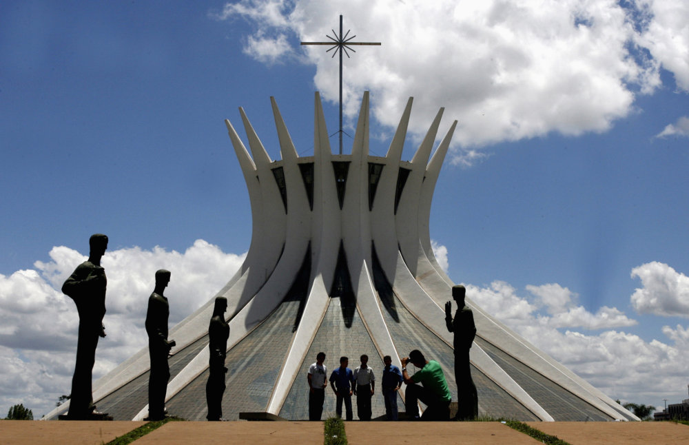 Dílo architekta Oscara Niemeyera. Městská katedrála.