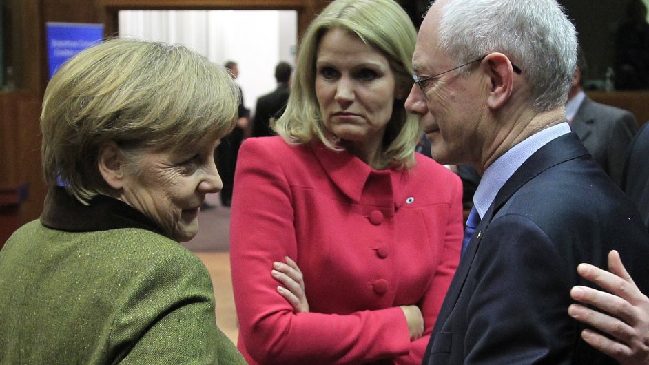 Summit EU: Angela Merkelov, Helle Thorningov Schmidtov a Herman Van Rompuy (zleva)
