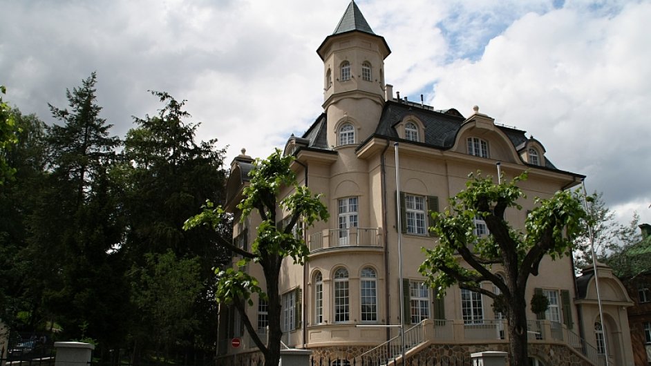 Becherova vila pedstav filmy natoen v Karlovch Varech.