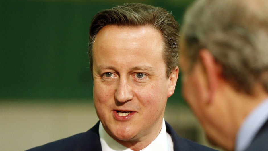 Vtz britskch voleb, pedseda Konzervativn strany David Cameron, ve svm volebnm okrsku Witney