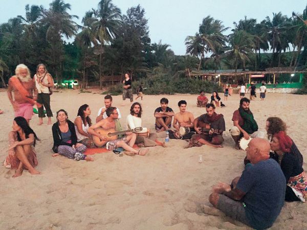Ježíš a dvanáct učedníků na pláži Kudle Beach, kde hippie časy ještě pořád neskončily.