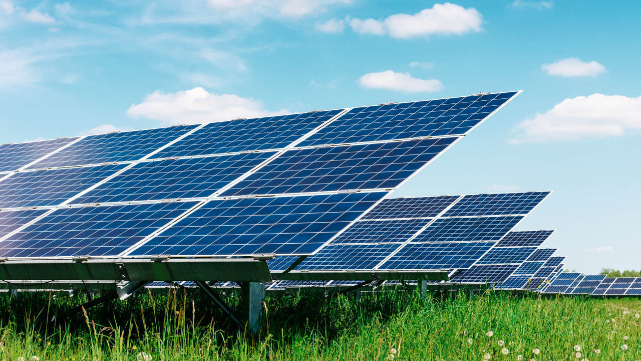Ministerstvo prùmyslu zkoumá zisky solárních elektráren (ilustraèní foto).