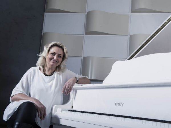 Osv�ta �esk&eacute; kultury v&nbsp;�&iacute;n�: je pot�ebn&aacute; k&nbsp;tomu, aby byl obchod s&nbsp;�&iacute;nou &uacute;sp�&scaron;n&yacute;. V&nbsp;sou�asnosti chce firma spustit v&nbsp;regionu Petrof &scaron;koly.