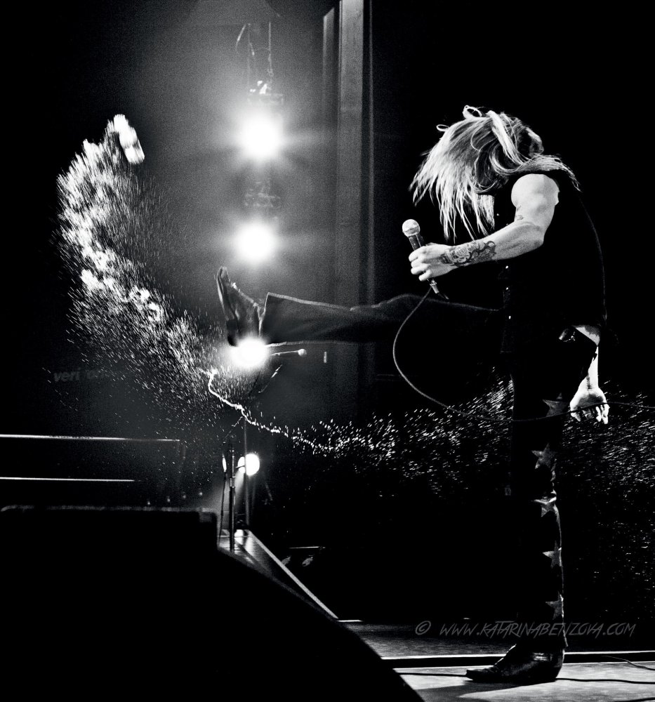 Slovenka Katarina Benzová se těší uznání od rockových legend jako Aerosmith, KISS nebo AC/DC. A také od Guns N’ Roses, jejichž je dvorní fotografkou.