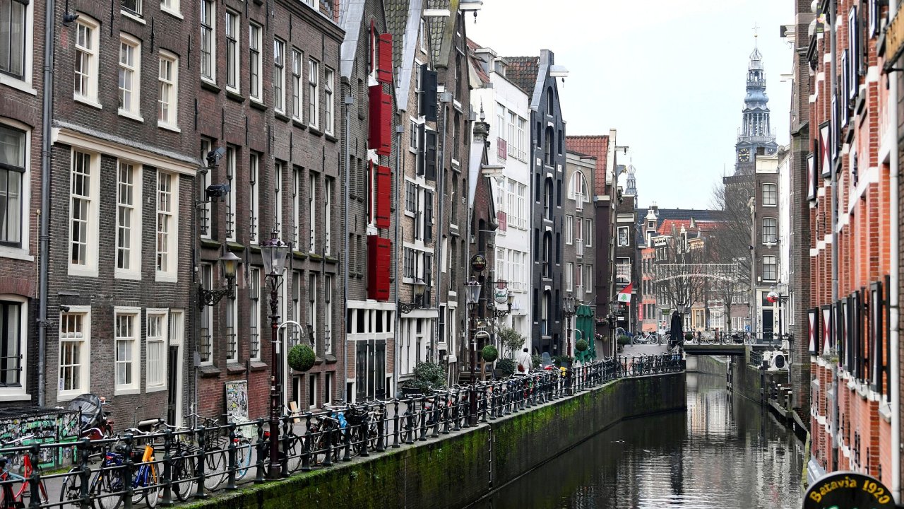 Amsterdam plnuje uplatnit zkaz kupovn levnch dom investory na celm zem msta.