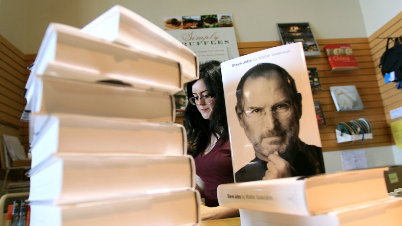 Jedin oficiln ivotopis Steva Jobse.