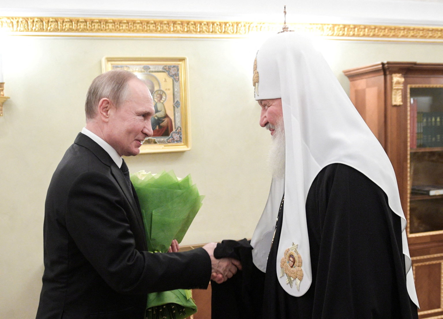Rusk prezident Vladimir Putin blahopeje patriarchovi Moskvy a celho Ruska Kirillovi.