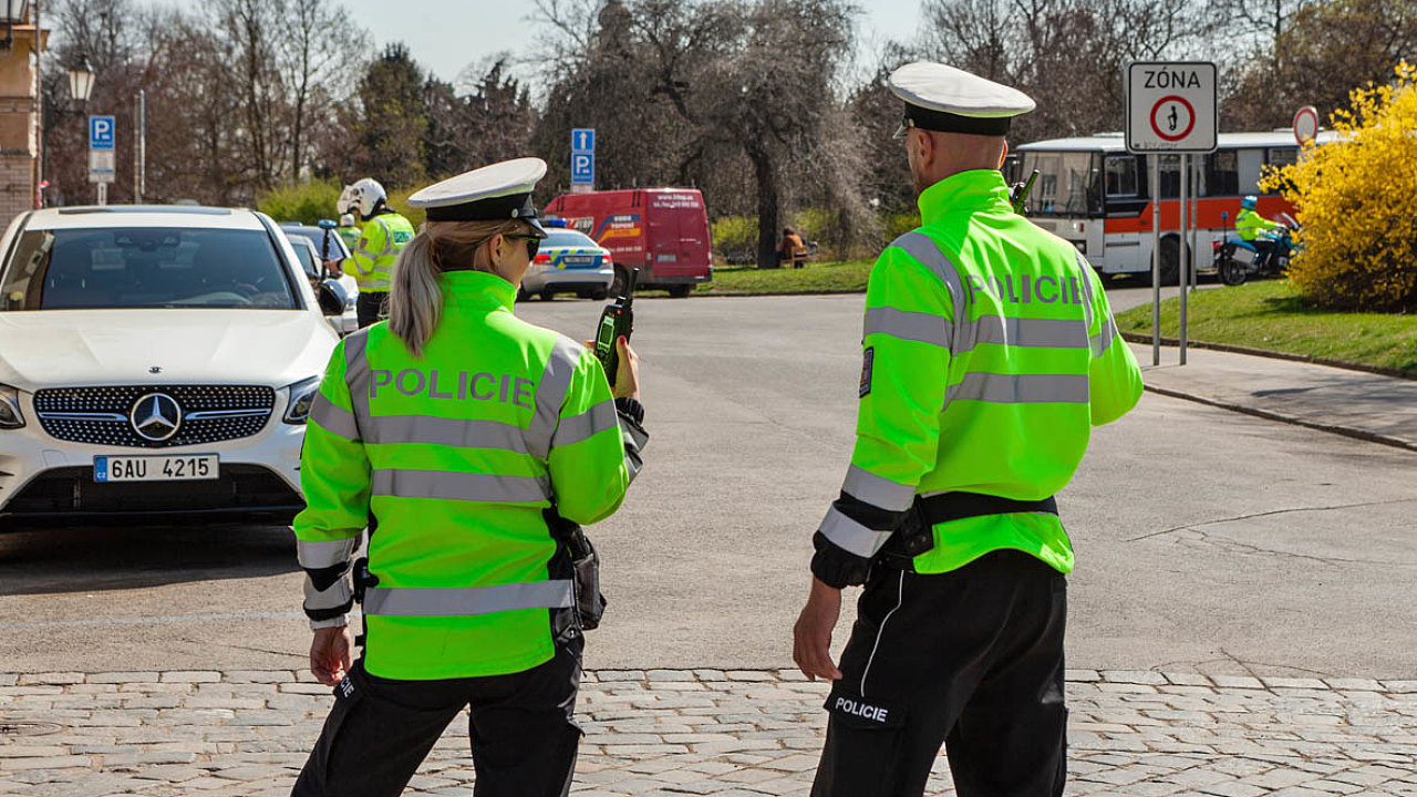 Policist a dal pslunci plnuj ped adem vldy protestovat nejmn pt dn, vdy osm hodin.