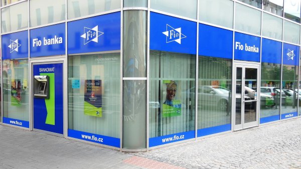 Falešné účty na jména teroristů. Firma známého kryptopodnikatele válčí s Fio bankou kvůli vypovězení služeb