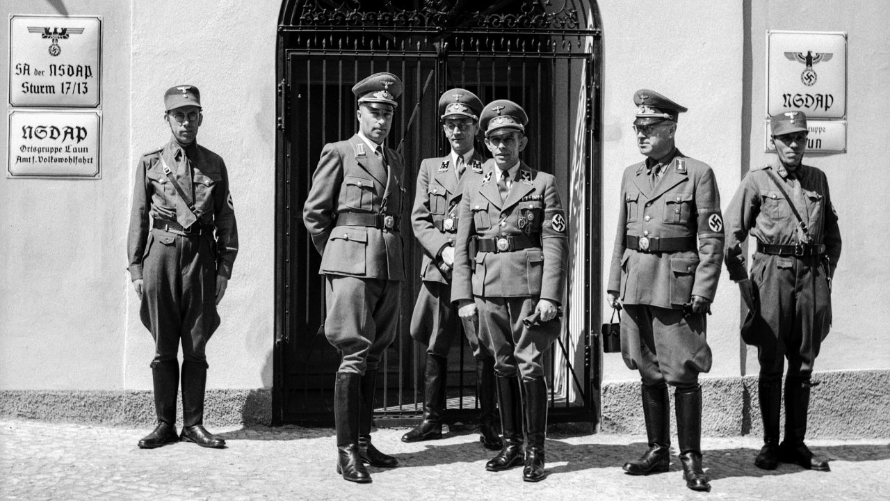 Otev�en� budovy NSDAP v Lounech dne 16. 5. 1943