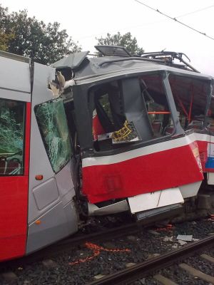 V zastvce Kotlka v Praze se srazily dv tramvaje.