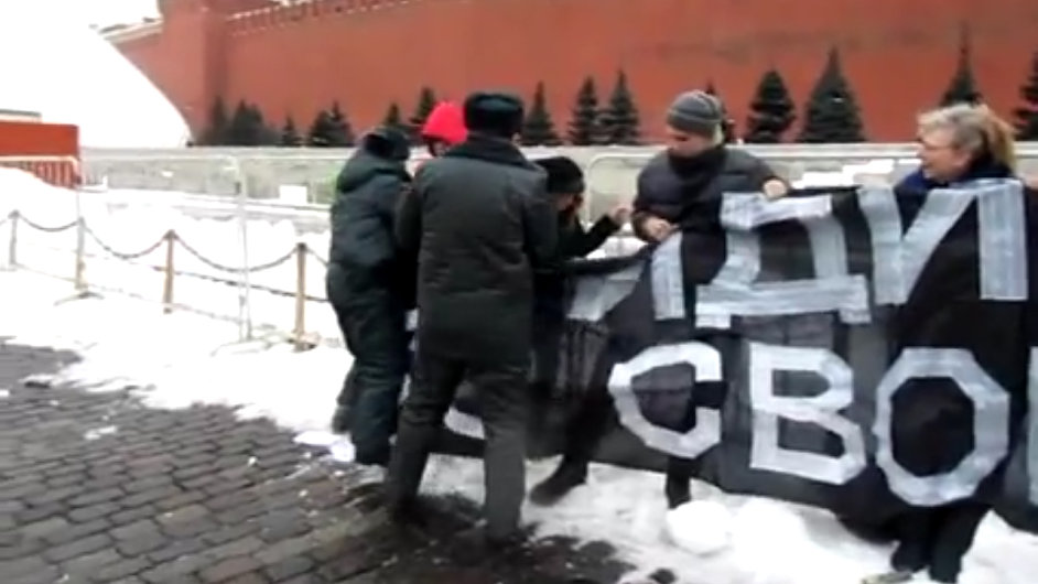 Protest proti prezidentu Putinovi ped Kremlem